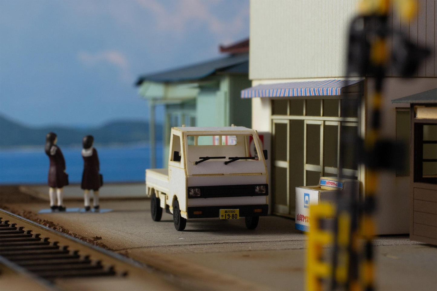 1/80 Scale Paper kit Town Corner Accessory Series kei truck(white/silver/pale green)