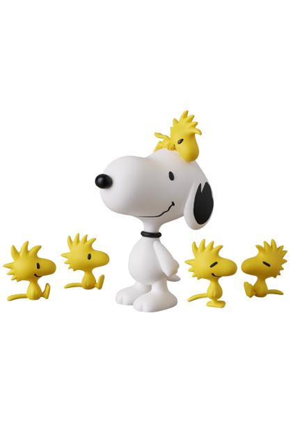 UDF PEANUTS SERIES 19: Happiness is all your friends Non scale figure