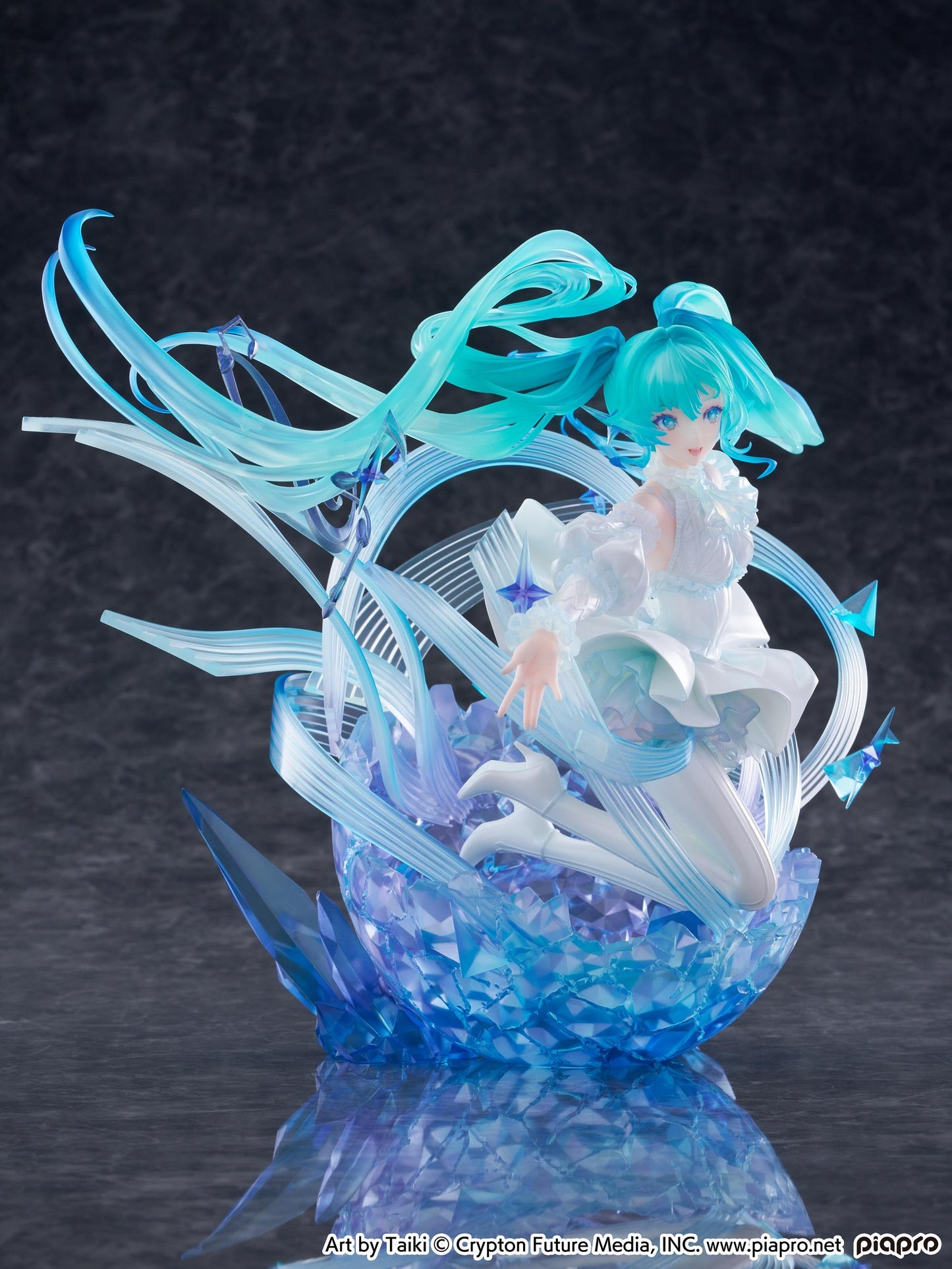 Character Vocal Series 01: Hatsune Miku Hatsune Miku -Crystal Dress Ver.- 1/7 Scale Figure