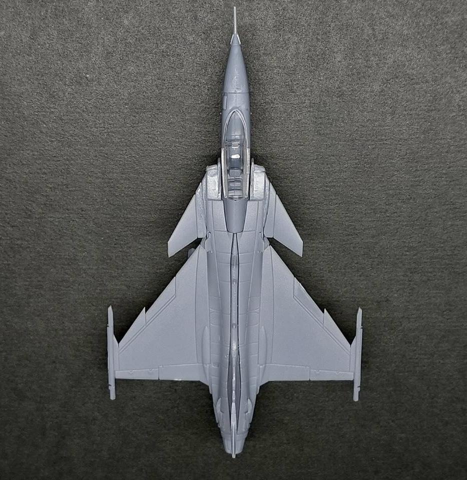 1/144 JAS39 Gripen Plastic Model Kit (Renewal Edition)