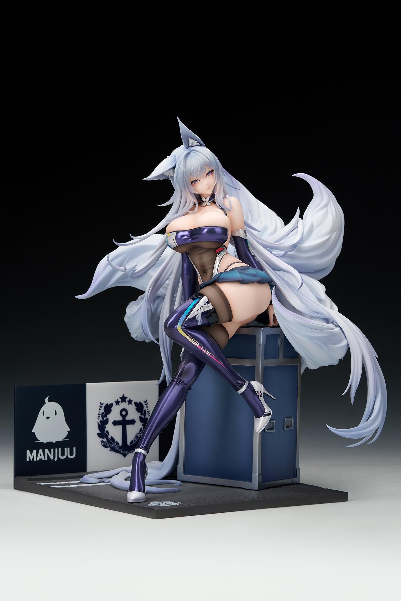 Azur Lane Shinano Moonlit Chrome Ver. LED Acrylic Display Base Bundled Special Edition 1/7 Scale Figure