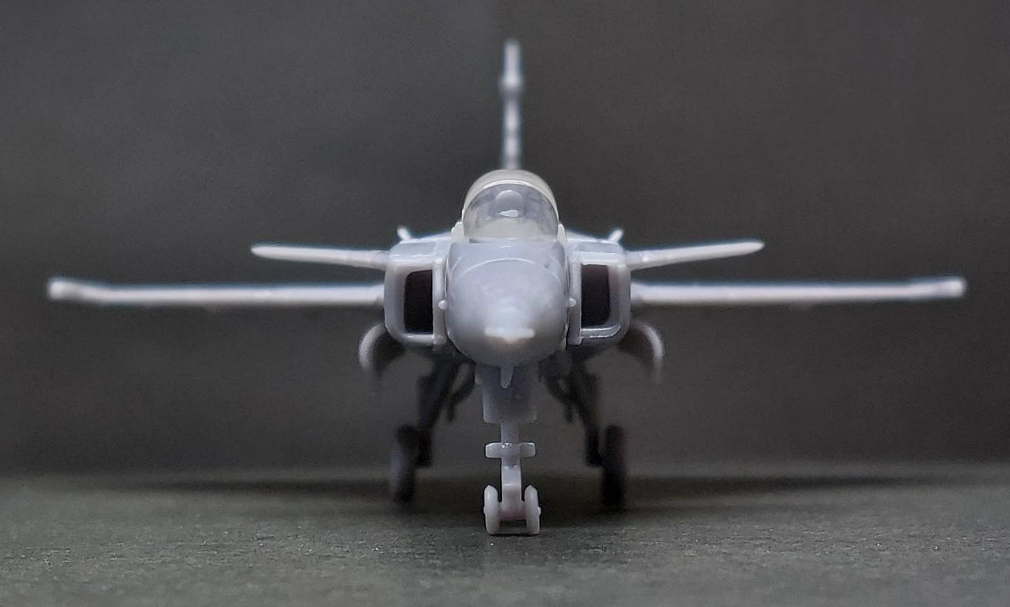 1/144 JAS39 Gripen Plastic Model Kit (Renewal Edition)