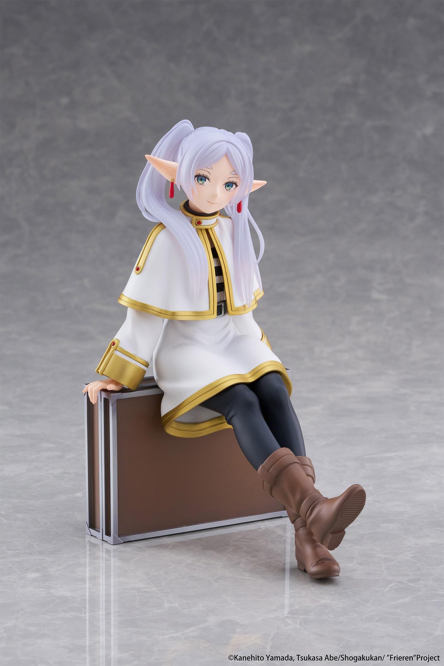 Frieren: Beyond Journey's End Desktop Cute Figure - Frieren (Trunk Case Ver.) Reissue