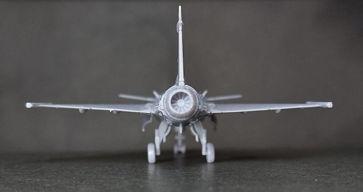 1/144 JAS39 Gripen Plastic Model Kit (Renewal Edition)