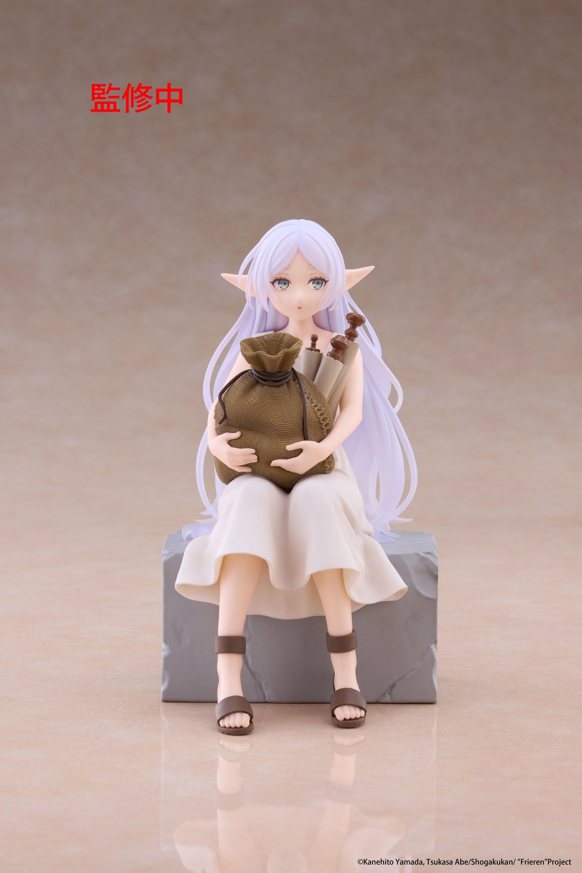 Frieren: Beyond Journey's End Desktop Cute Figure - Frieren (In training Ver.)