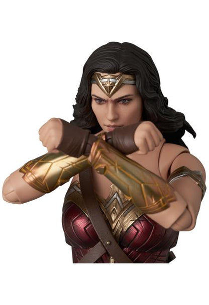 MAFEX WONDER WOMAN (ZACK SNYDER'S JUSTICE LEAGUE Ver.) Action Figure