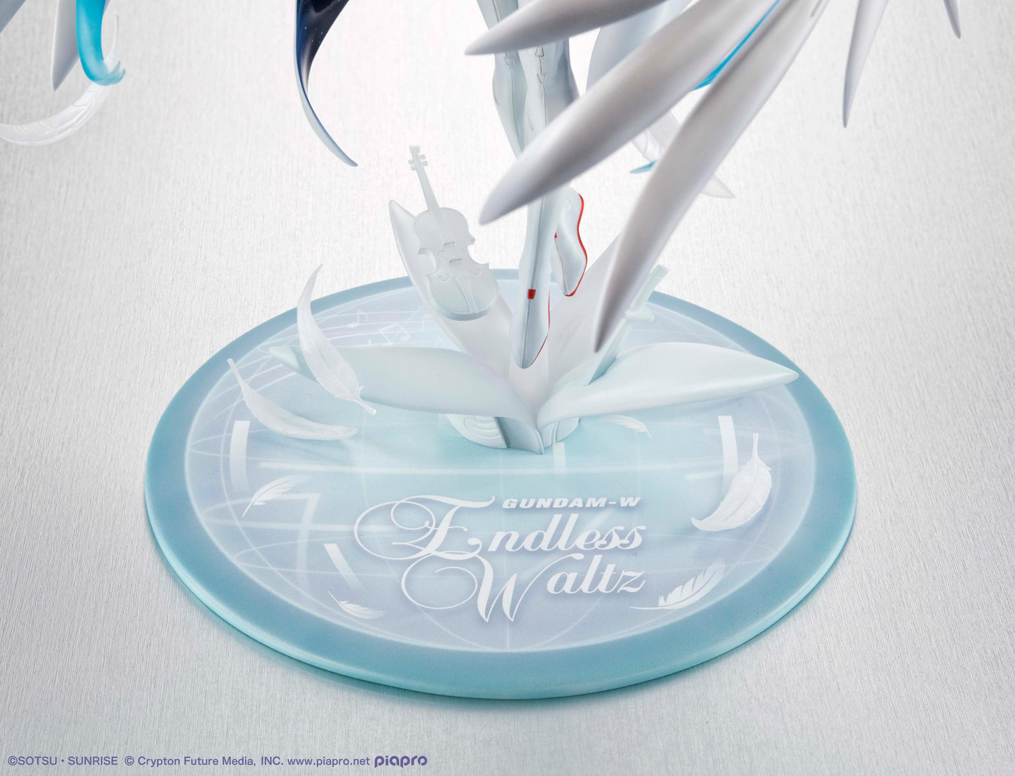 Lucrea Mobile Suit Gundam 45th Anniversary X Hatsune Miku Hatsune Miku X Wing Gundam Zero EW