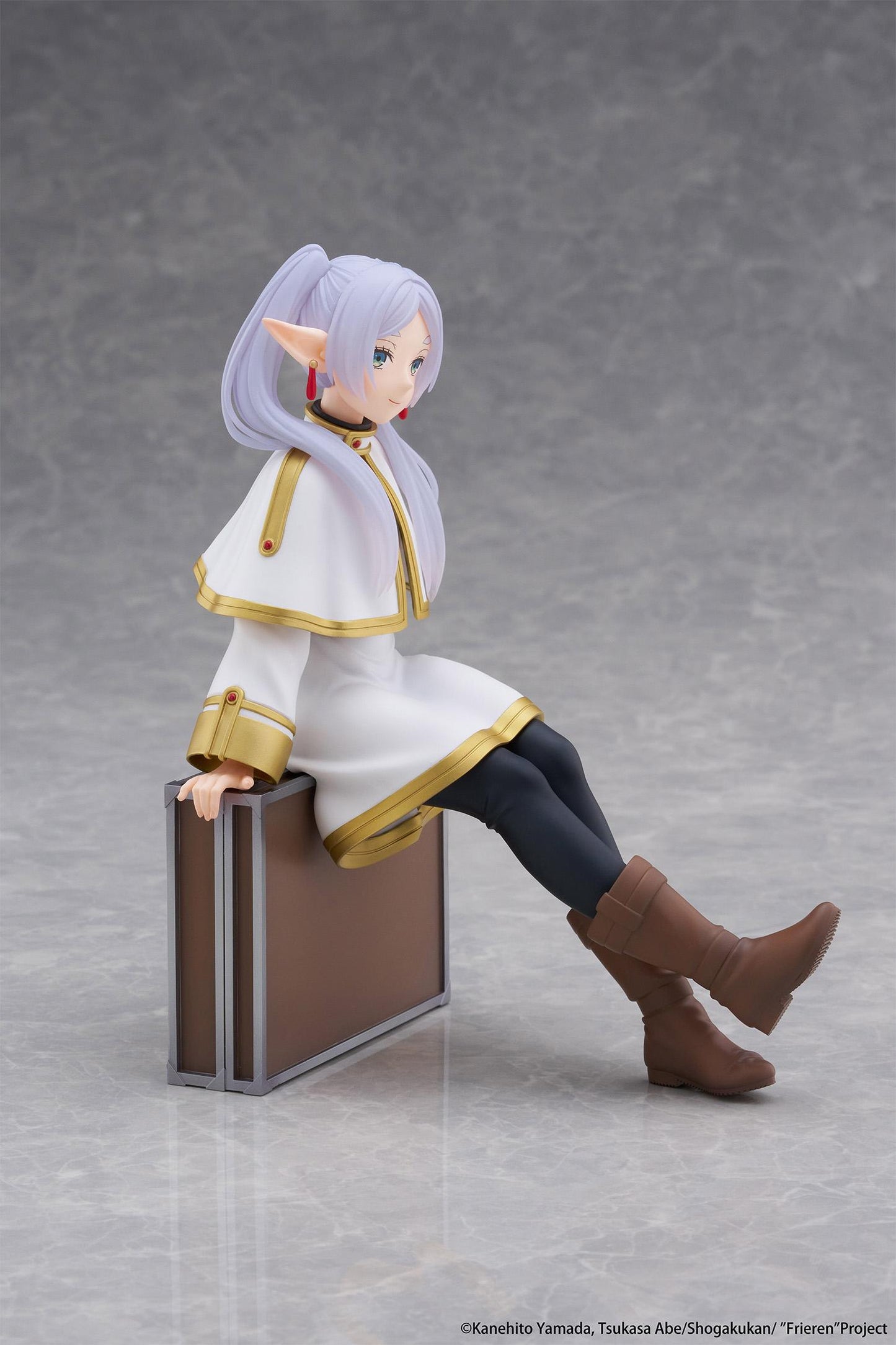 Frieren: Beyond Journey's End Desktop Cute Figure - Frieren (Trunk Case Ver.) Reissue