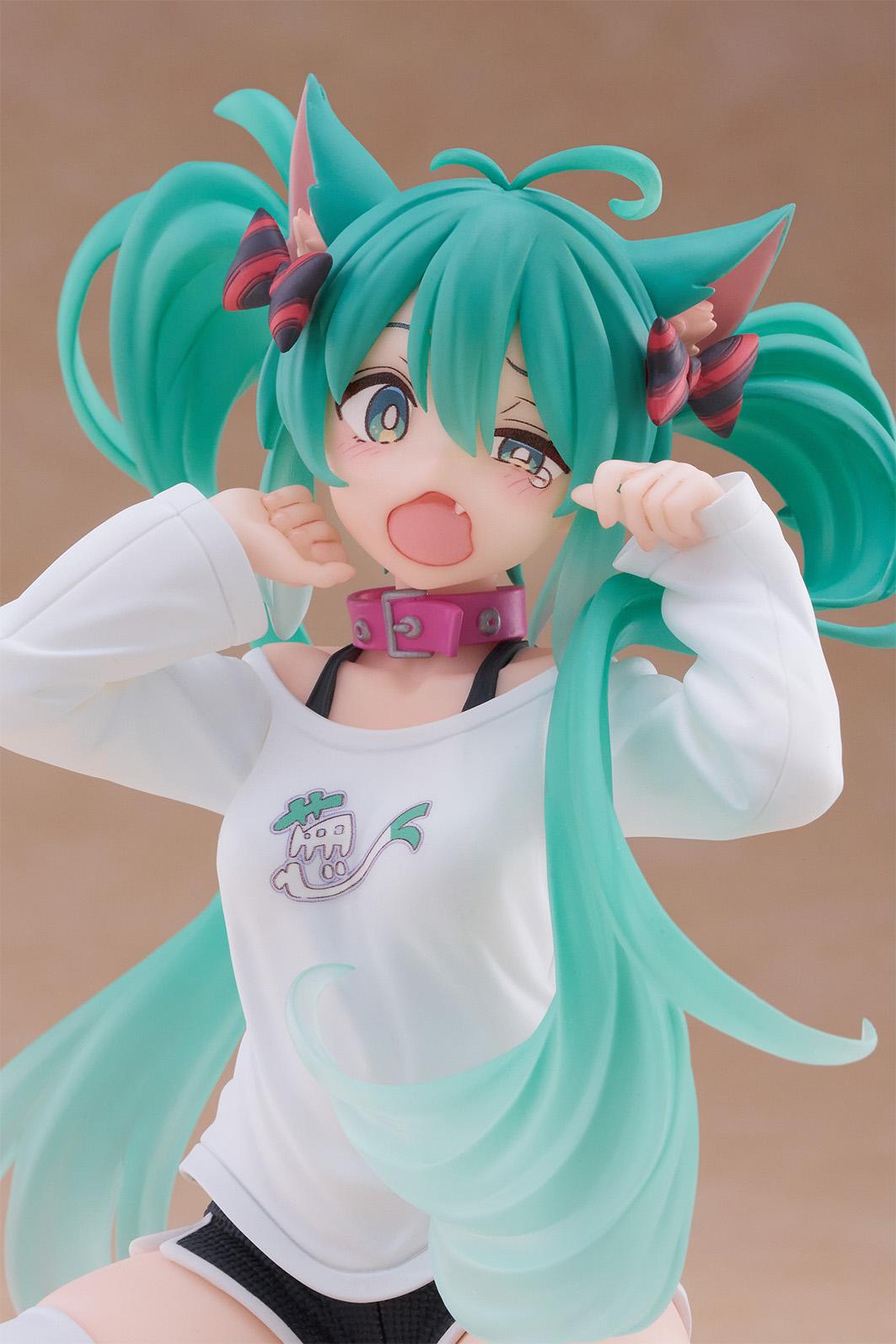 Hatsune Miku Desktop Cute Figure (Cat Ear T-Shirt Ver.) Reissue