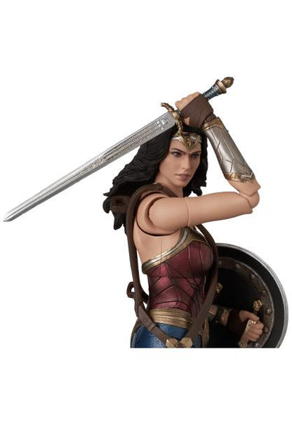 MAFEX WONDER WOMAN (ZACK SNYDER'S JUSTICE LEAGUE Ver.) Action Figure