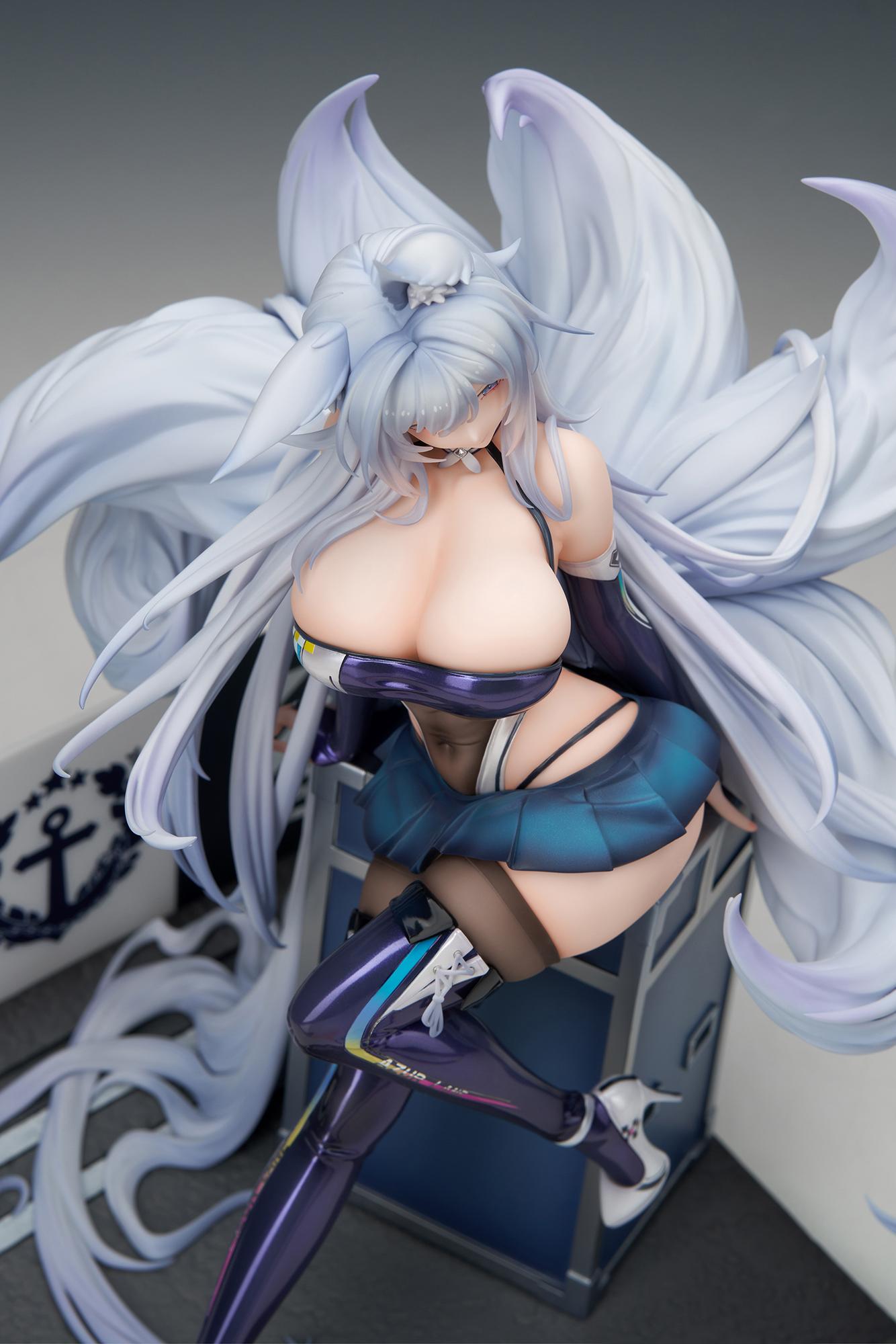 Azur Lane Shinano Moonlit Chrome Ver. 1/7 Scale Figure