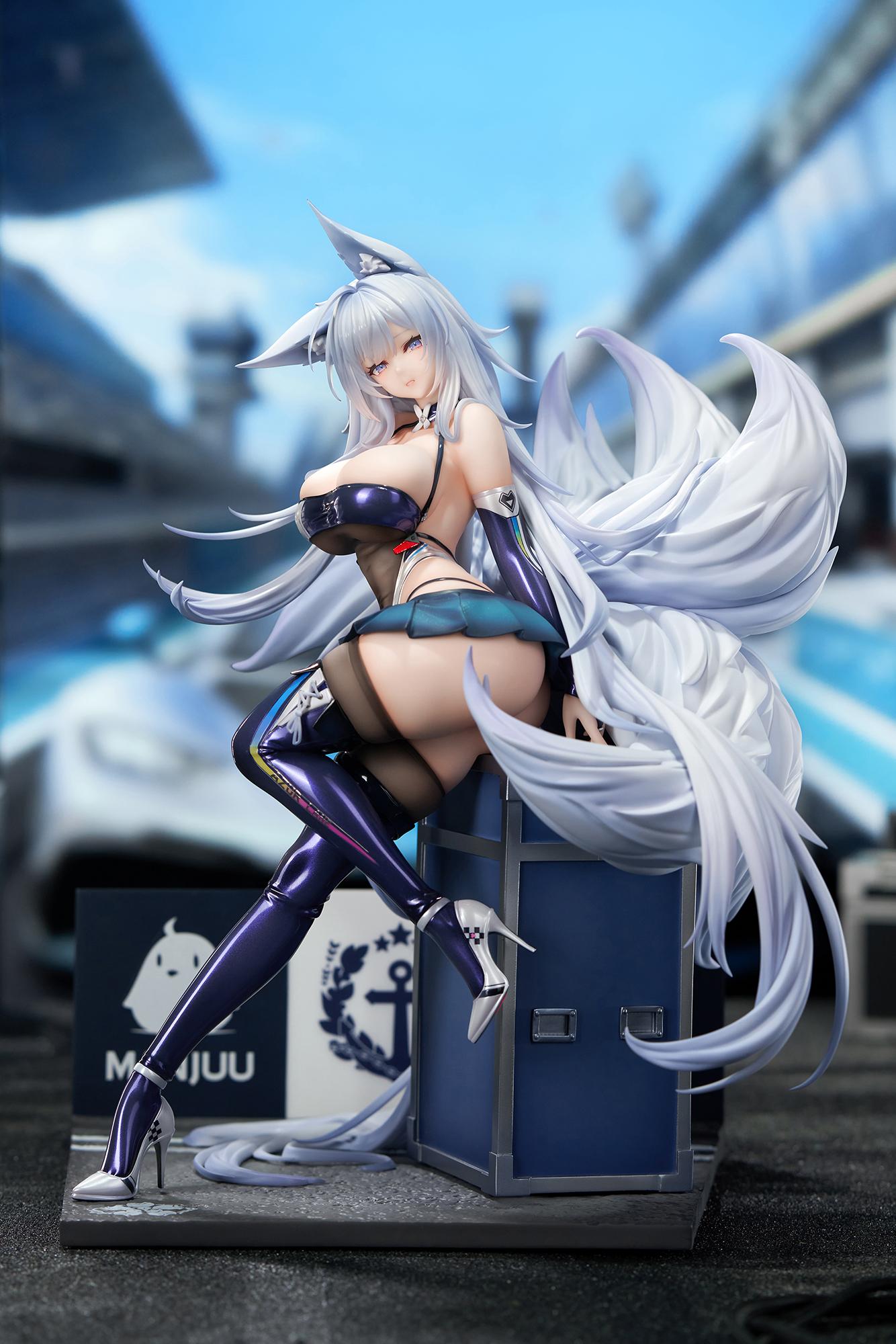 Azur Lane Shinano Moonlit Chrome Ver. LED Acrylic Display Base Bundled Special Edition 1/7 Scale Figure
