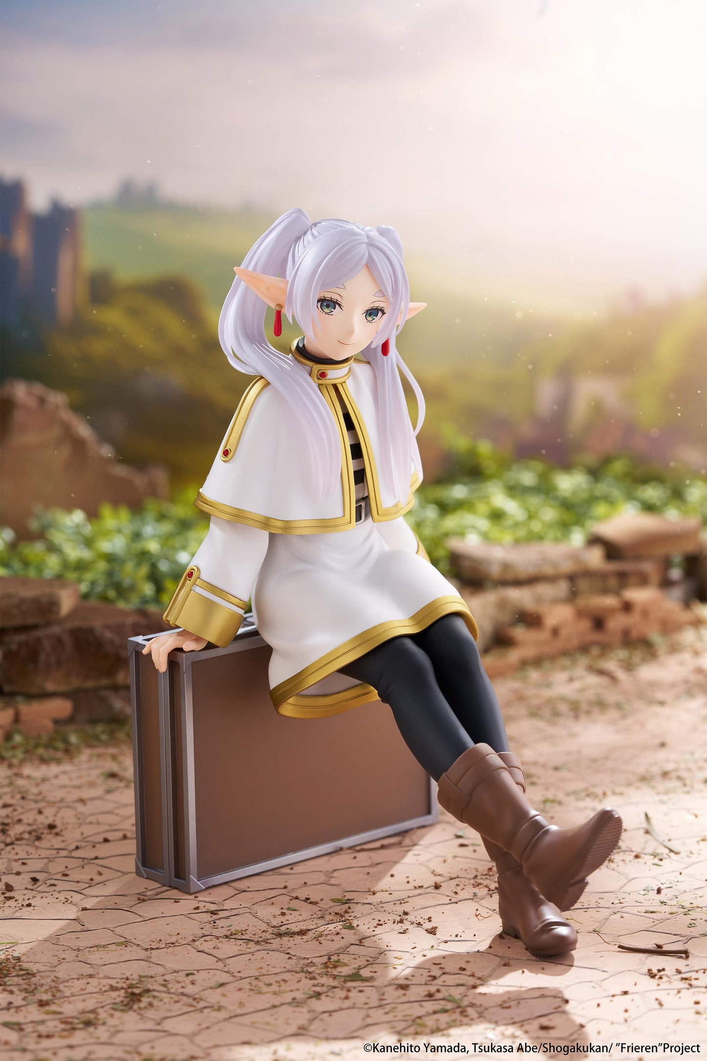 Frieren: Beyond Journey's End Desktop Cute Figure - Frieren (Trunk Case Ver.) Reissue