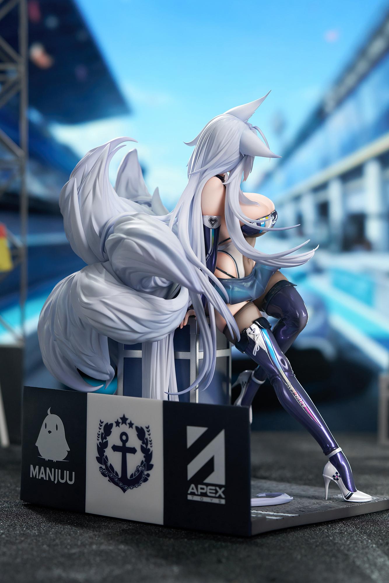 Azur Lane Shinano Moonlit Chrome Ver. LED Acrylic Display Base Bundled Special Edition 1/7 Scale Figure