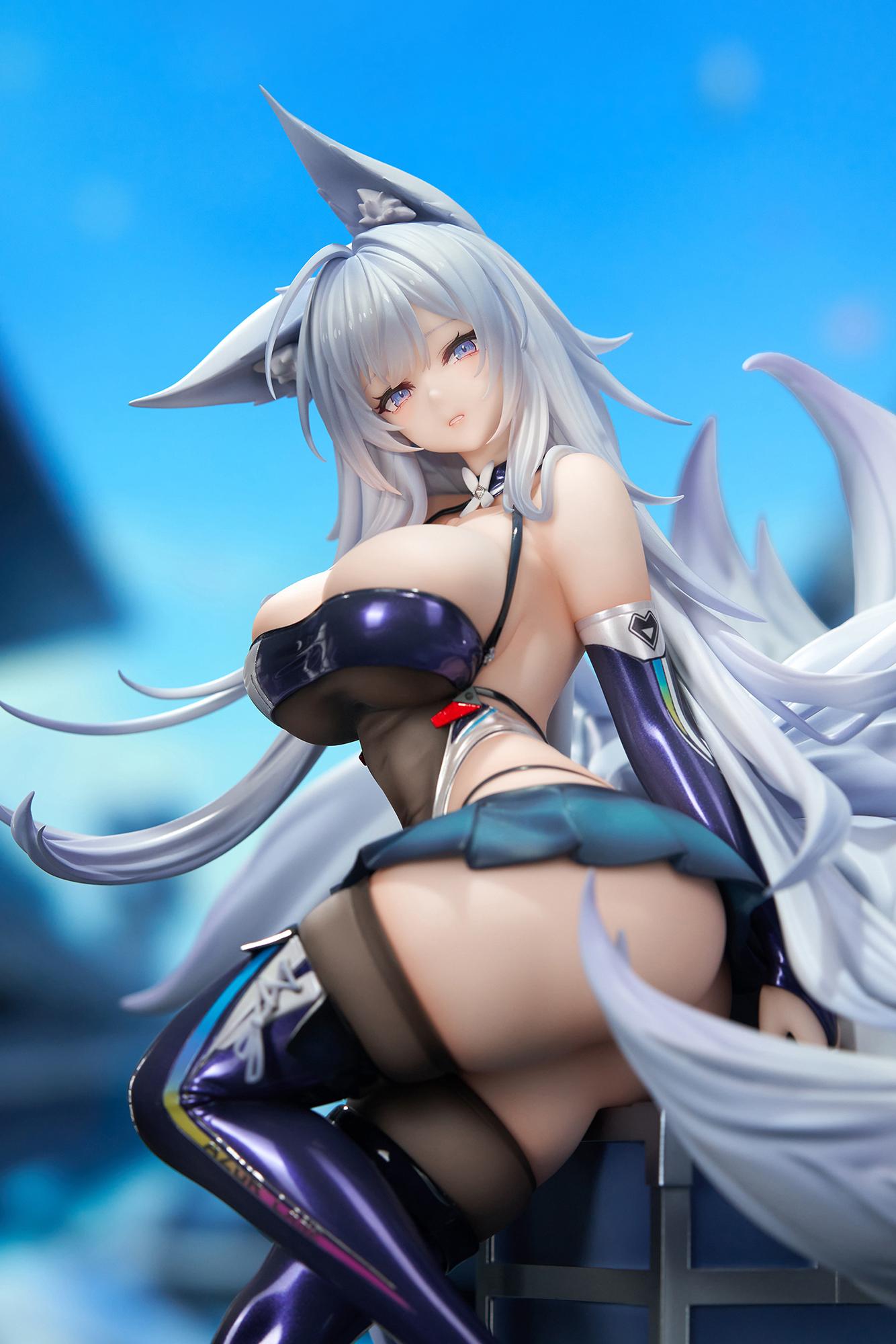 Azur Lane Shinano Moonlit Chrome Ver. 1/7 Scale Figure
